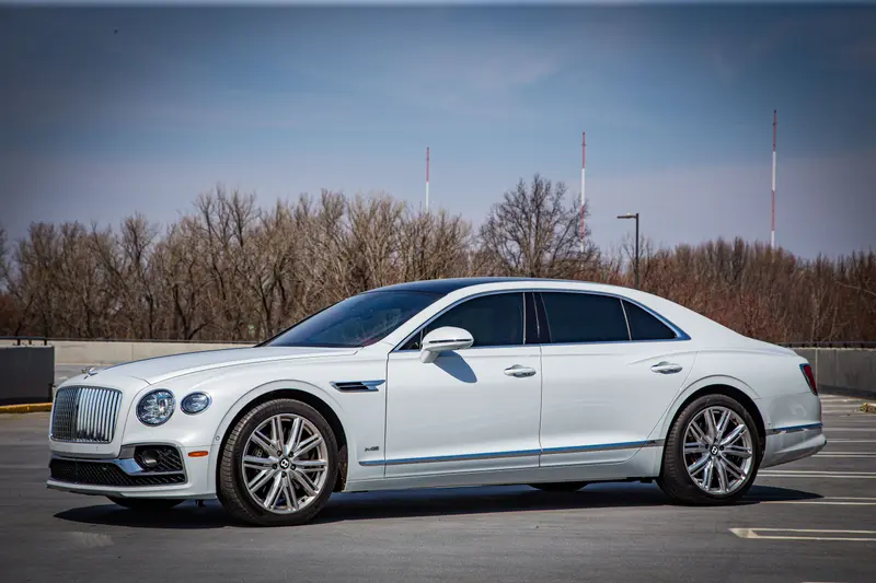 Bentley Flying Spur — photo 2 of 10