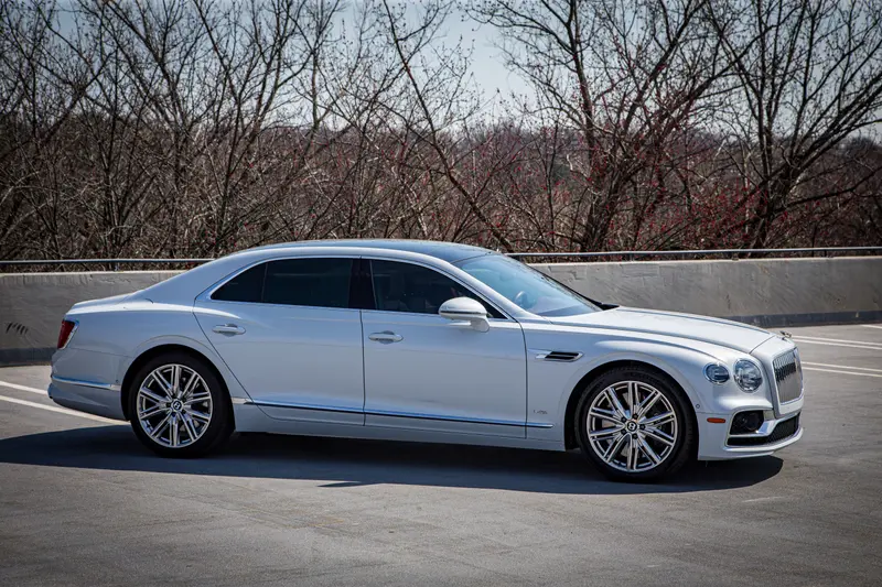 Bentley Flying Spur — photo 4 of 10