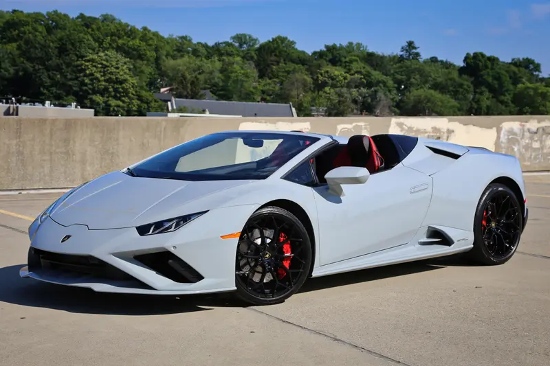 Lamborghini Huracán EVO Spyder — photo 2 of 8