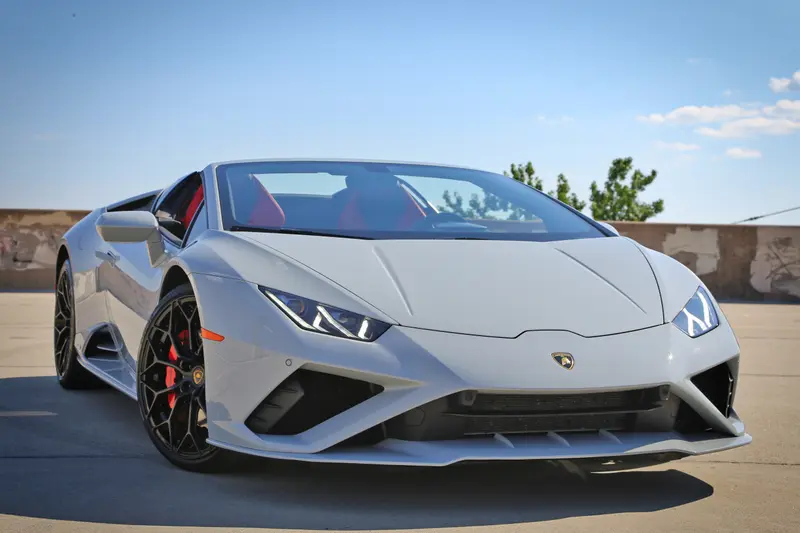 Lamborghini Huracán EVO Spyder — photo 3 of 8