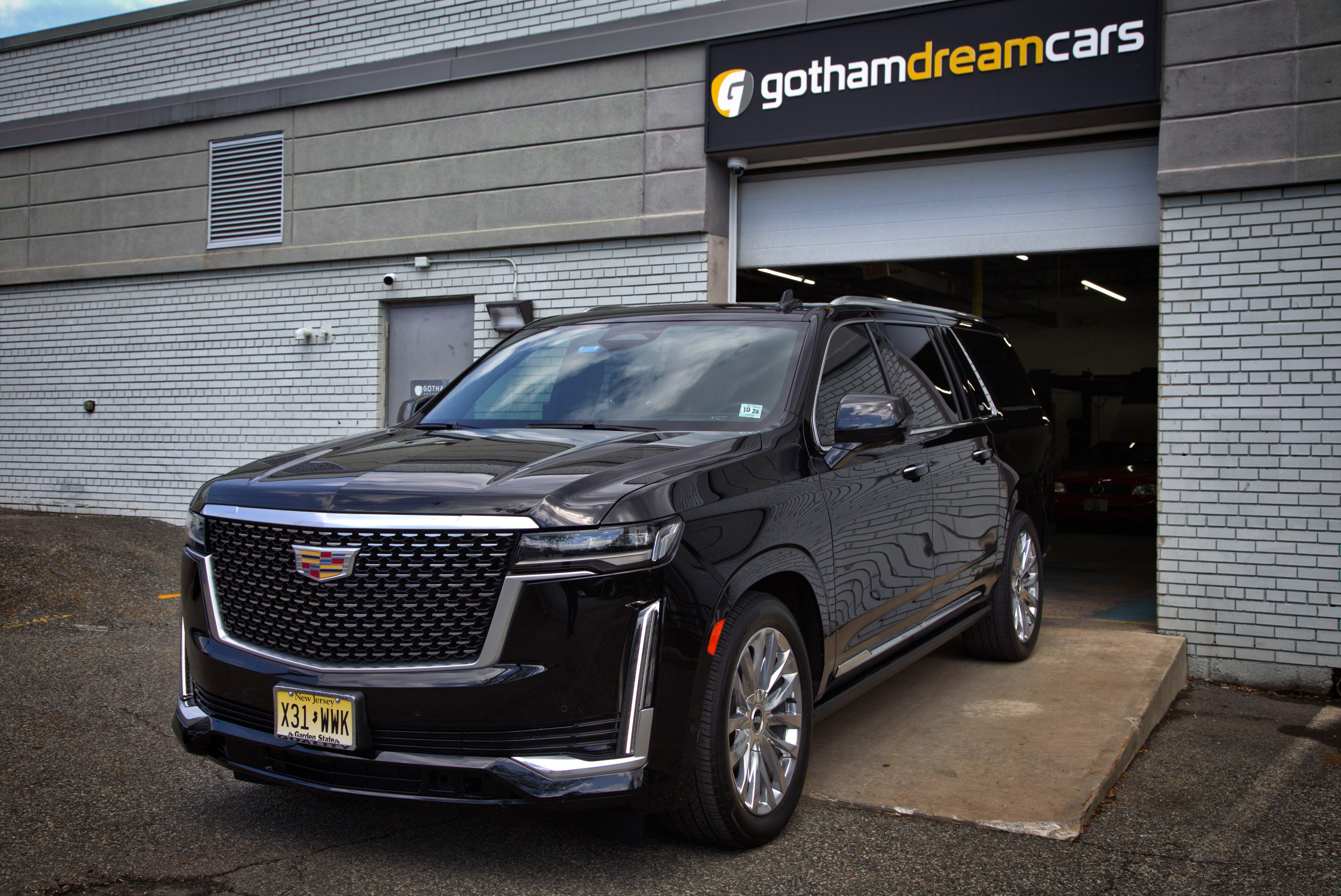 Cadillac Escalade ESV — photo 2 of 9