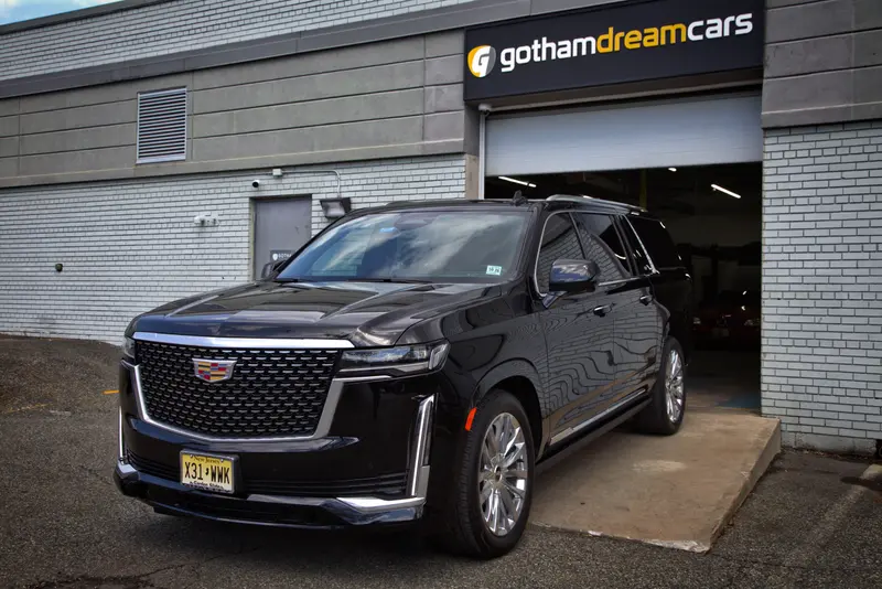 Cadillac Escalade ESV — photo 2 of 9