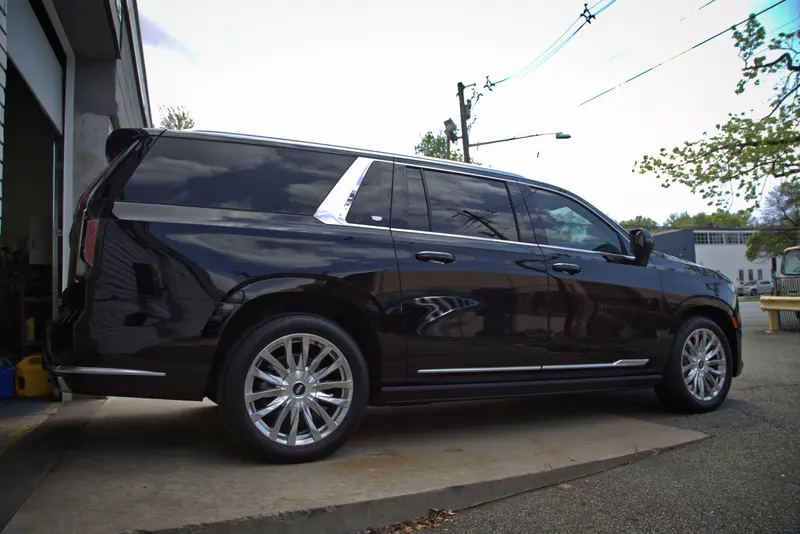 Cadillac Escalade ESV — photo 4 of 9