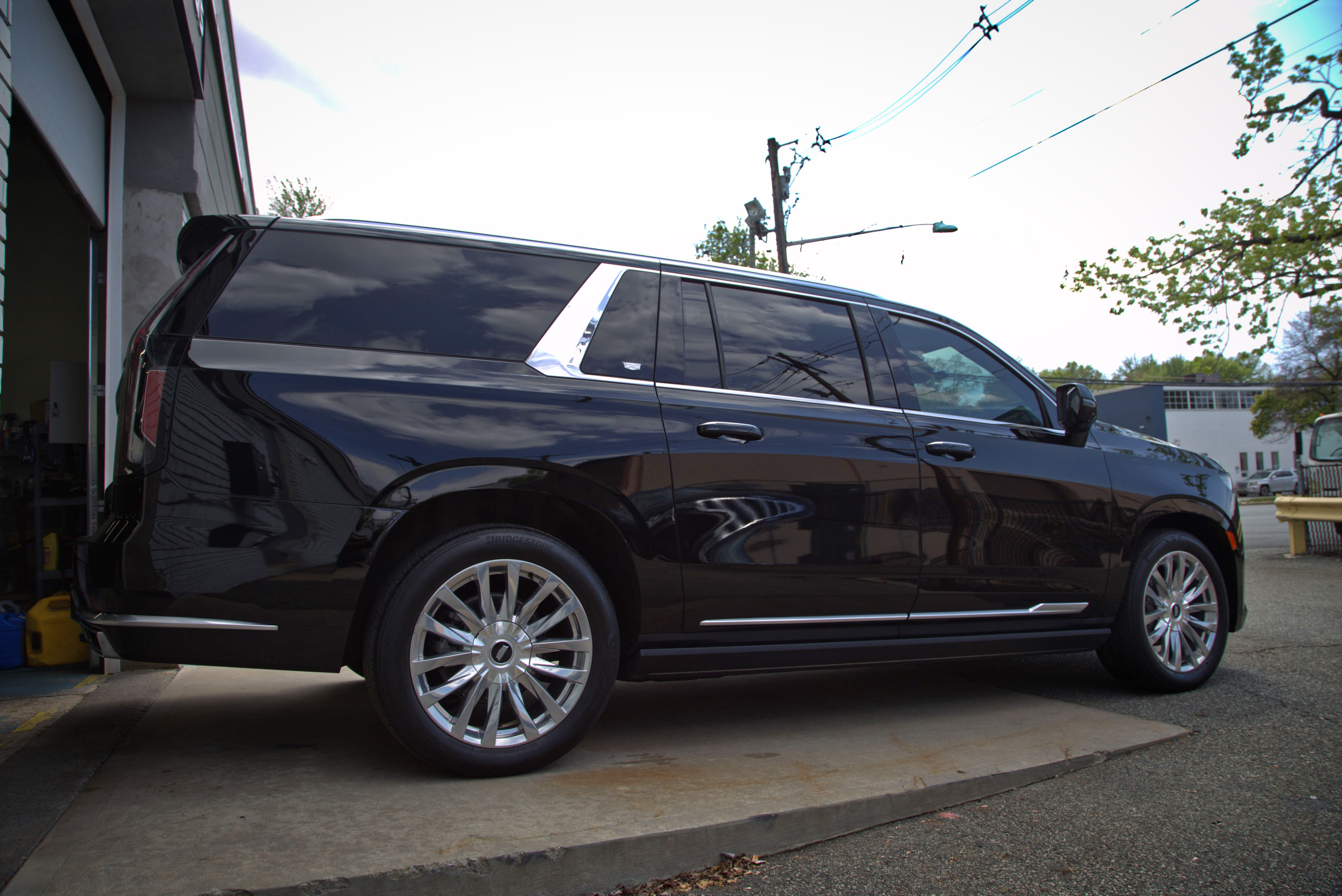 Cadillac Escalade ESV — photo 4 of 9